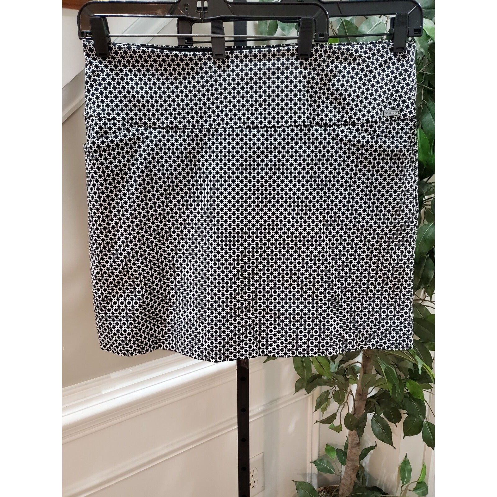 S.C. &Co. Women's Black & White Rayon Comfort Straight Mini Skirt Size 2x-Large